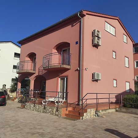 Apartments Mihael Malinska Buitenkant foto